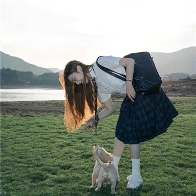 心不在焉的服务生